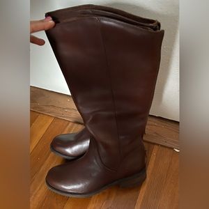 Like new brown leather Ugg boots women’s size 8